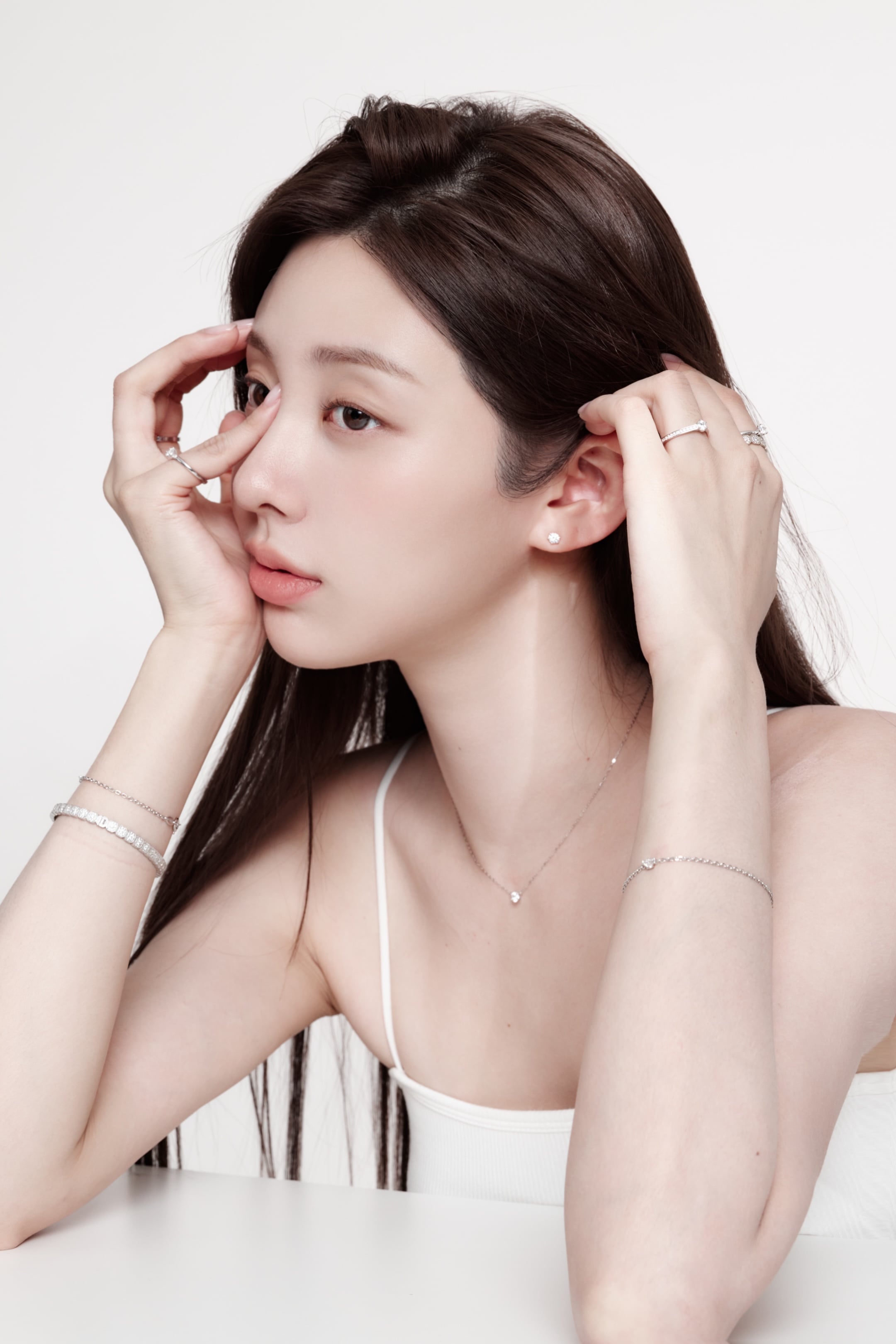 Sky Figure 에디토리얼 컷 24